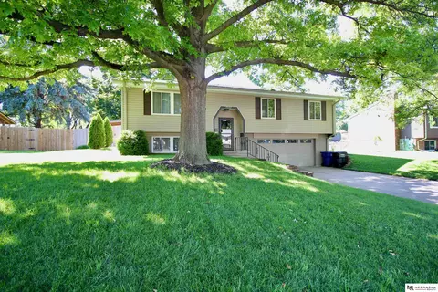 7202 S 75th St, La Vista, NE 68128