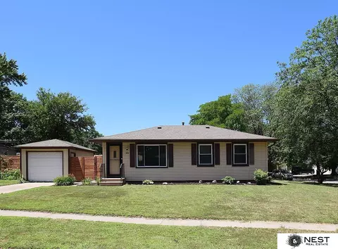 551 NW 9 St, Lincoln, NE 68528