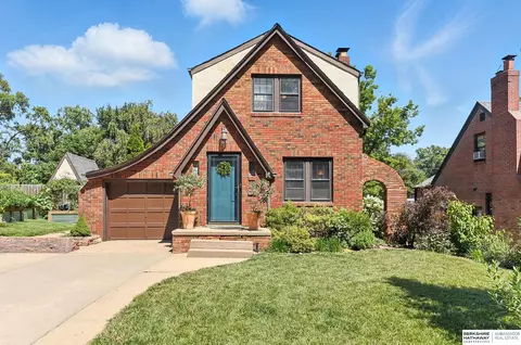 3419 N 49th St, Omaha, NE 68104