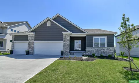 5017 N 209 St, Elkhorn, NE 68022