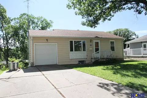 2766 S 36th St, Lincoln, NE 68506