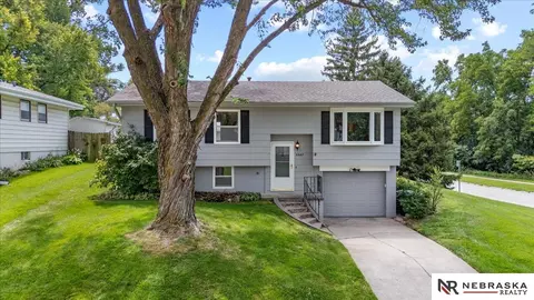 8847 Spaulding Cir, Omaha, NE 68134