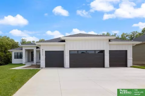 10903 S 102nd St, Papillion, NE 68046