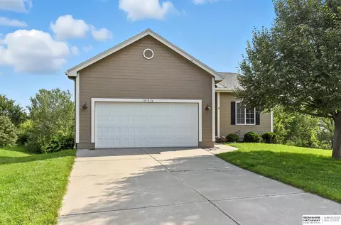 19056 Drexel Cir, Omaha, NE 68135