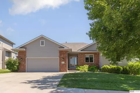 17317 Windsor Dr, Omaha, NE 68118