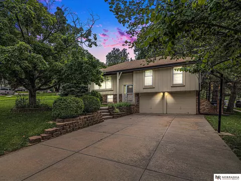 4958 S 87th St, Omaha, NE 68127
