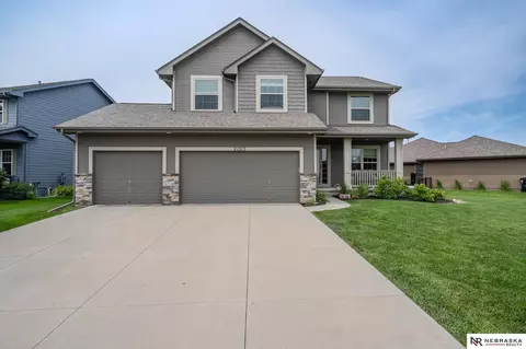 21313 Castlerock Ln, Gretna, NE 68028