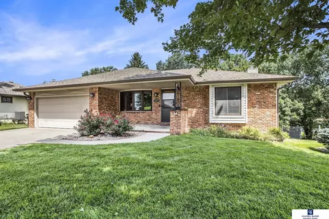 5910 Robin Ct, Lincoln, NE 68516