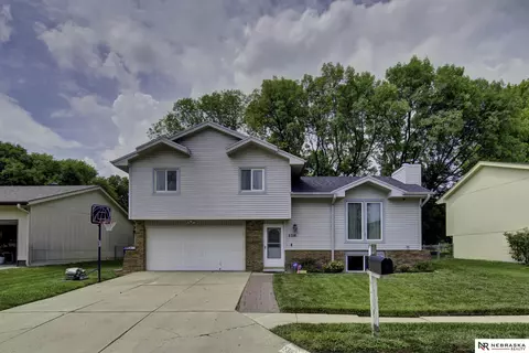 2316 Georgetown Pl, Bellevue, NE 68123