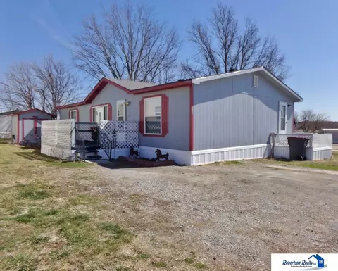 316 Cheyenne Dr, Beatrice, NE 68310