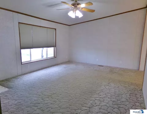 316 Cheyenne Dr, Beatrice, NE 68310 photo 4
