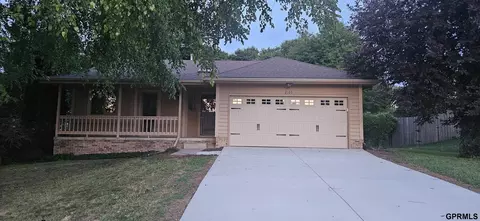 2105 Marilyn Dr, Papillion, NE 68046