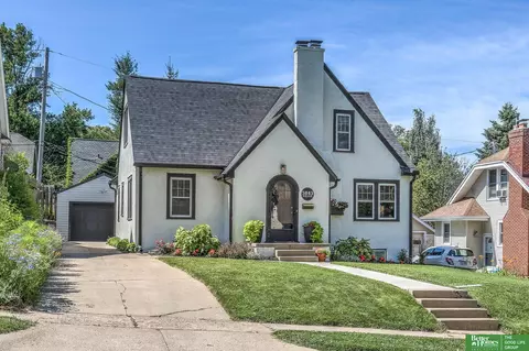 5843 William St, Omaha, NE 68106