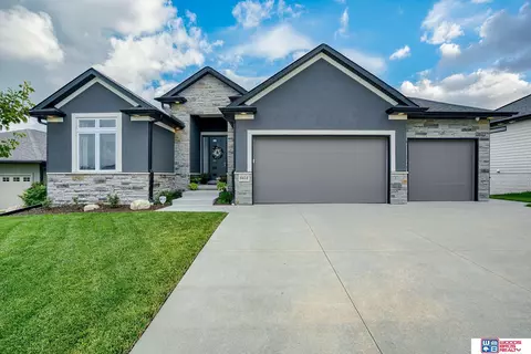 6414 Granite Ridge Rd, Lincoln, NE 68526