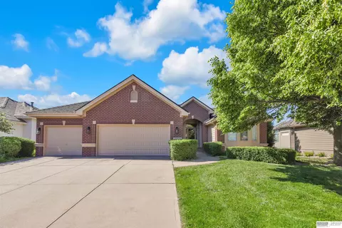 14117 Eagle Run Dr, Omaha, NE 68164