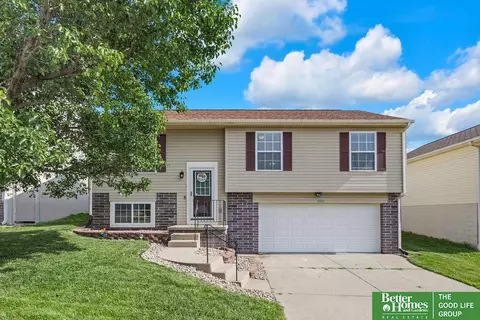 17817 Olive St, Omaha, NE 68136
