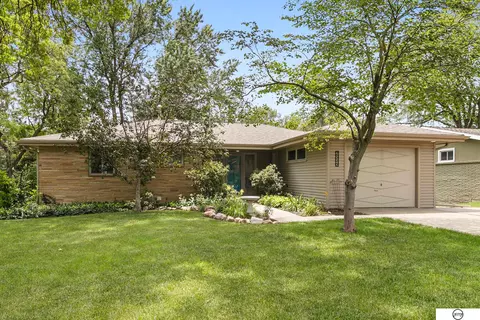 2525 Saint Thomas Dr, Lincoln, NE 68502