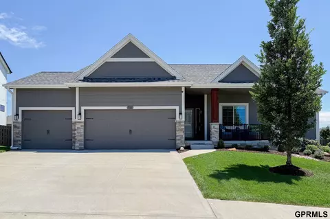 7165 N 165th St, Bennington, NE 68007
