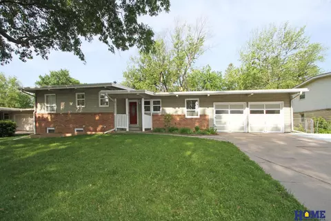 1319 Eastridge Dr, Lincoln, NE 68510