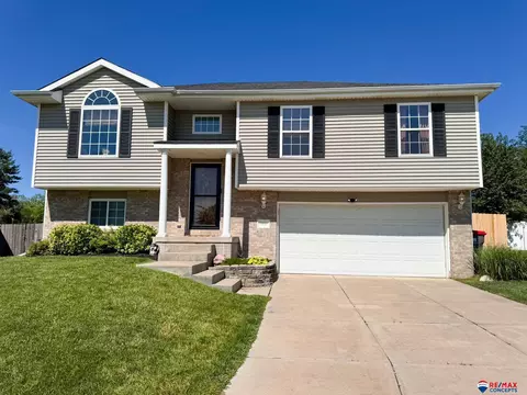 1400 Meadow Lark Ct, Lincoln, NE 68521