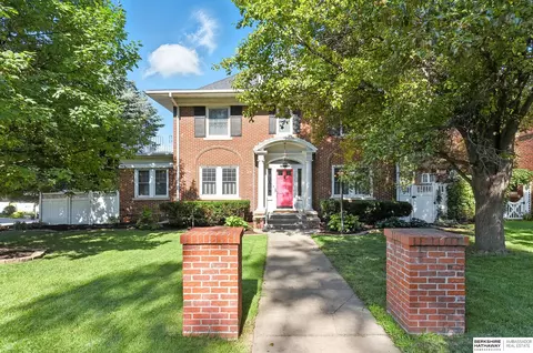 102 N 54th St, Omaha, NE 68132