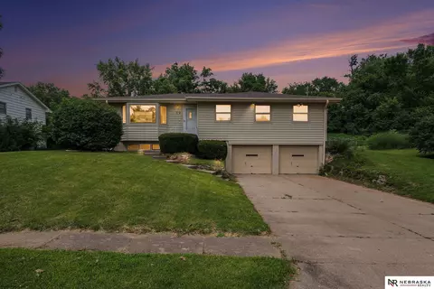 7716 Manderson Cir, Omaha, NE 68134