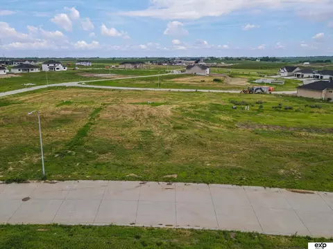 19418 Ellison Ave, Elkhorn, NE 68022