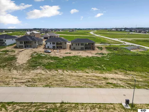 5613 N 199 St, Elkhorn, NE 68022