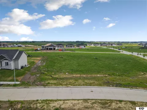 5807 N 198 St, Elkhorn, NE 68022
