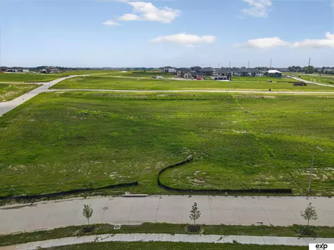 5505 N 199 St, Elkhorn, NE 68022