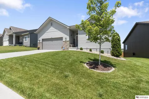 10918 Sheffield St, Omaha, NE 68142