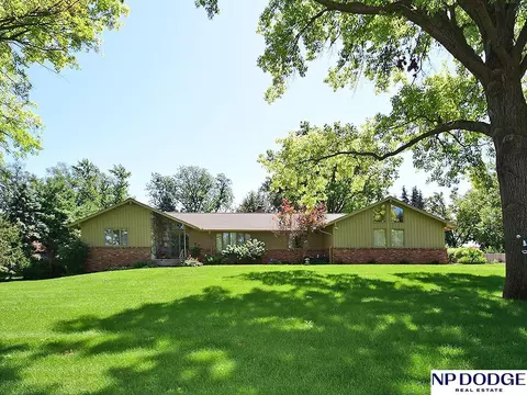 2307 N 103 Cir, Omaha, NE 68134