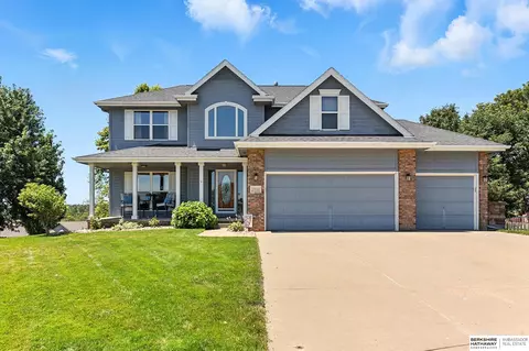 19533 Pearl Cir, Elkhorn, NE 68022