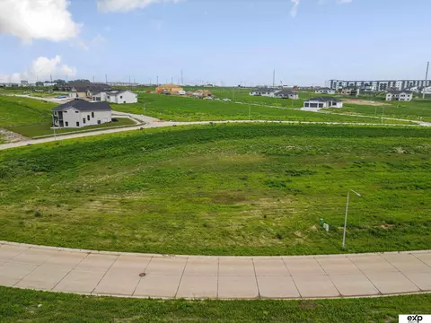 20044 V St, Omaha, NE 68135