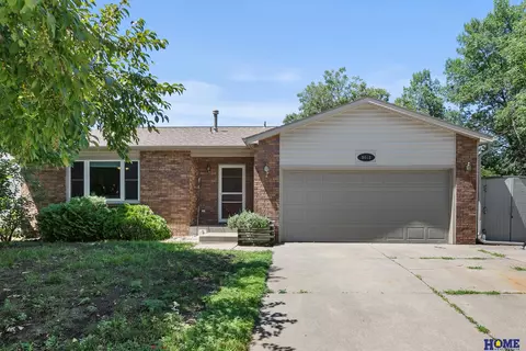 5041 NW 6th St, Lincoln, NE 68521