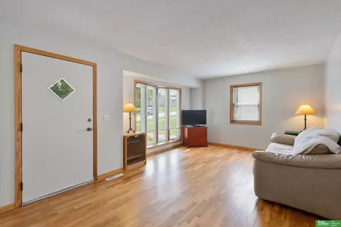 12328 C St, Omaha, NE 68144