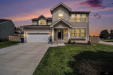 16643 Loop Cir, Omaha, NE 68136