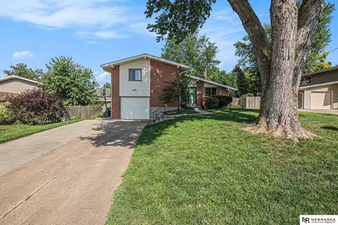 4641 N 82nd St, Omaha, NE 68134