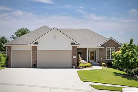 17107 Grant St, Omaha, NE 68116