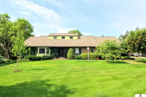 1800 Lori Ln, Lincoln, NE 68506