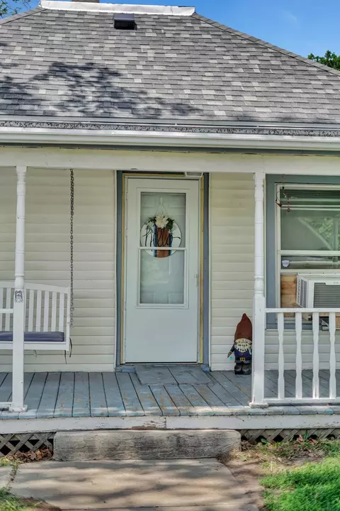 Exterior - 821 S 4th St, Eagle, NE 68347 photo 2 of 6