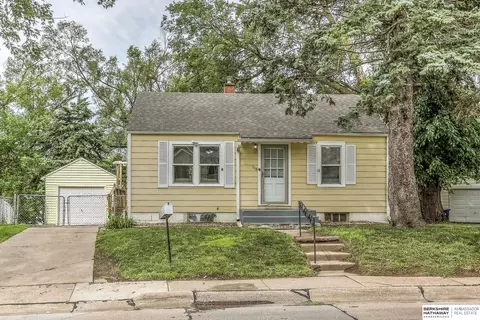 908 Mclaughlin Cir, Bellevue, NE 68005