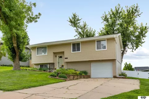 4112 N 213 Cir, Elkhorn, NE 68022