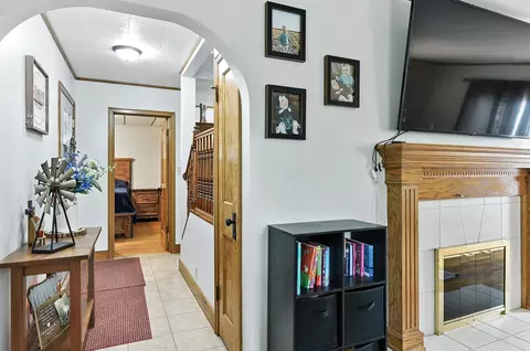 Entry Way - 528 E 14th St, Wahoo, NE 68066 photo 4 of 7