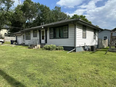 809 E 2nd St, Crete, NE 68333 photo 2