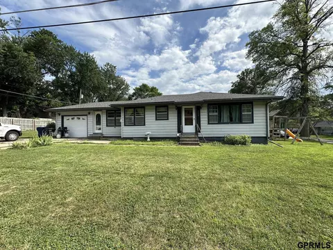 809 E 2nd St, Crete, NE 68333