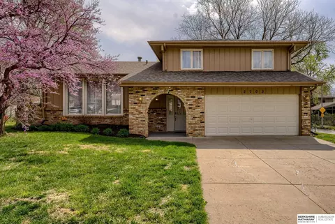 2705 N 124th Cir, Omaha, NE 68164