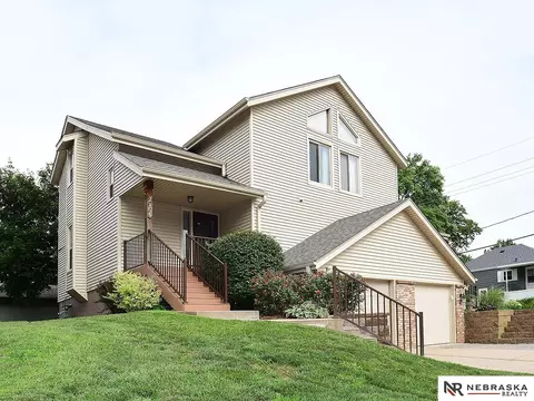 2106 S 62nd St, Omaha, NE 68106