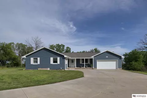 5332 Yew Ln, Omaha, NE 68152