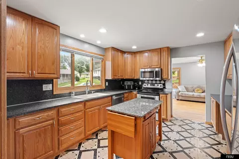1104 Delmar St, Papillion, NE 68046